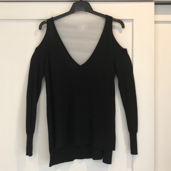 14th & Union Sweaters - 14th & UNION cold shoulder sweater
